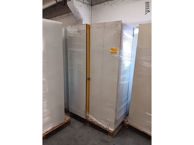Lot 673 - locker kast. 4 stuks - afbeelding 3 van  3