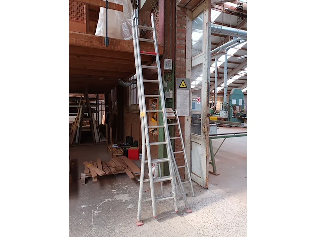 Lot 675 - aluminium ladder. 2 stuks - afbeelding 1 van  3