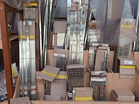 Lot 676 - sluitingen voor deur en raam - afbeelding 2 van  3