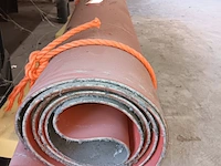 Lot 677 - rol rubbertapijt - afbeelding 1 van  2