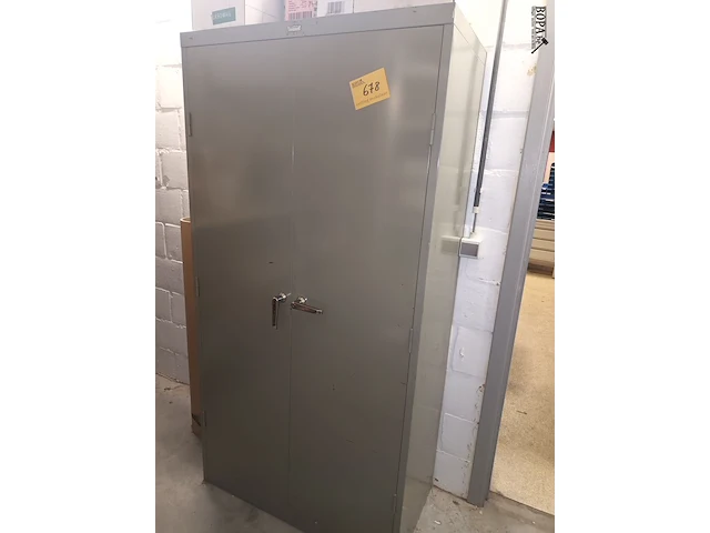 Lot 678 - metalen dossierkast met inhoud - afbeelding 1 van  3