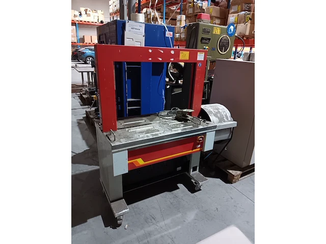 Lot 68 - automatische omsnoeringsmachine - afbeelding 1 van  6