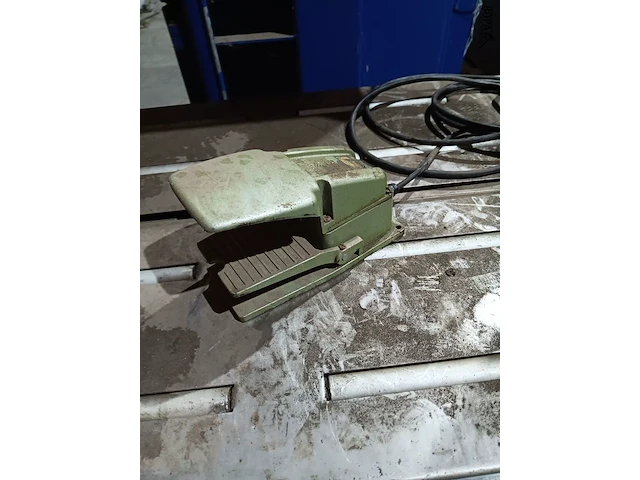 Lot 68 - automatische omsnoeringsmachine - afbeelding 3 van  6