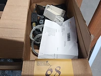 Lot 68 - connectoren en rails voor verlichting - afbeelding 1 van  4