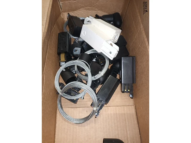 Lot 68 - connectoren en rails voor verlichting - afbeelding 2 van  4