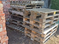 Lot 68 - houten paletten - afbeelding 2 van  4
