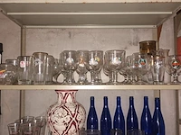 Lot 68 - huisraad. inhoud rek - afbeelding 2 van  5