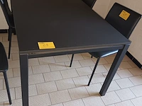 Lot 68 - metalen keukentafel - afbeelding 1 van  3