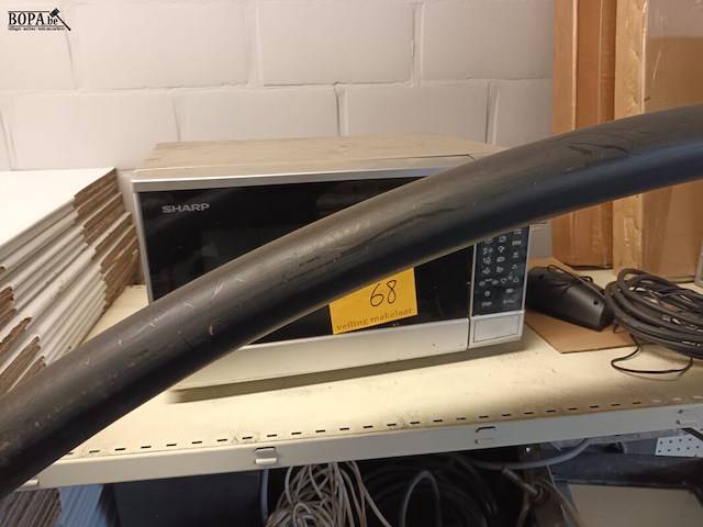 Lot 68 - microgolfoven sharp - afbeelding 2 van  2