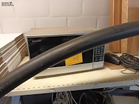 Lot 68 - microgolfoven sharp - afbeelding 2 van  2