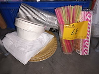 Lot 68 - party gerei - afbeelding 2 van  4