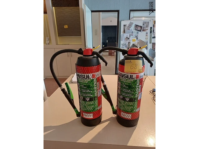Lot 68 - schuimbrandblussers. 2 stuks - afbeelding 1 van  2