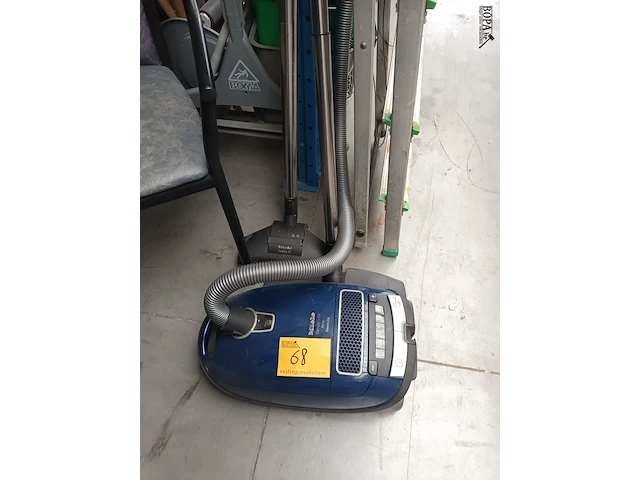Lot 68 - stofzuiger miele - afbeelding 1 van  3