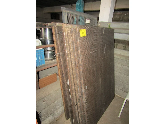 Lot 68 - tuinschutting. 9 stuks - afbeelding 1 van  1