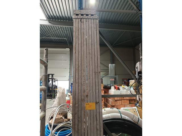 Lot 68 - uitschuifbare loopplank - afbeelding 1 van  3