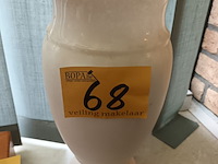 Lot 68 - vaas in albast - afbeelding 1 van  3