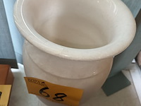 Lot 68 - vaas in albast - afbeelding 3 van  3