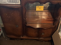 Lot 68 - vitrinekastje met glazen schuifdeurtje - afbeelding 1 van  3