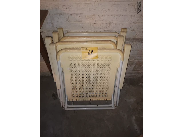Lot 68 - vouwstoelen. 4 stuks - afbeelding 1 van  2