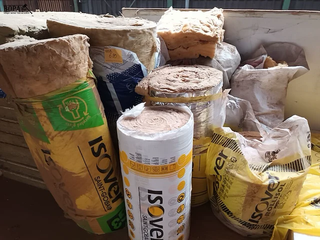 Lot 680 - lot isolatie - afbeelding 1 van  4