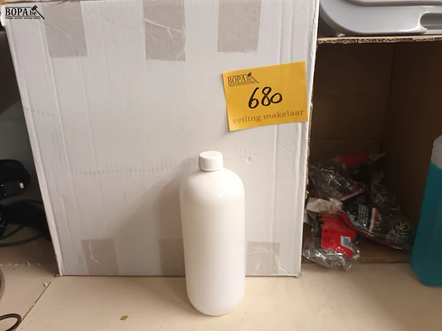 Lot 680 - poetsmateriaal - afbeelding 2 van  4