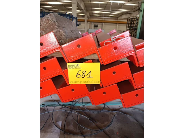 Lot 681 - liggers voor rekken. ca. 100 stuks - afbeelding 3 van  3