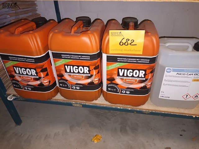 Lot 682 - industriële reiniger en alcogel - afbeelding 1 van  3