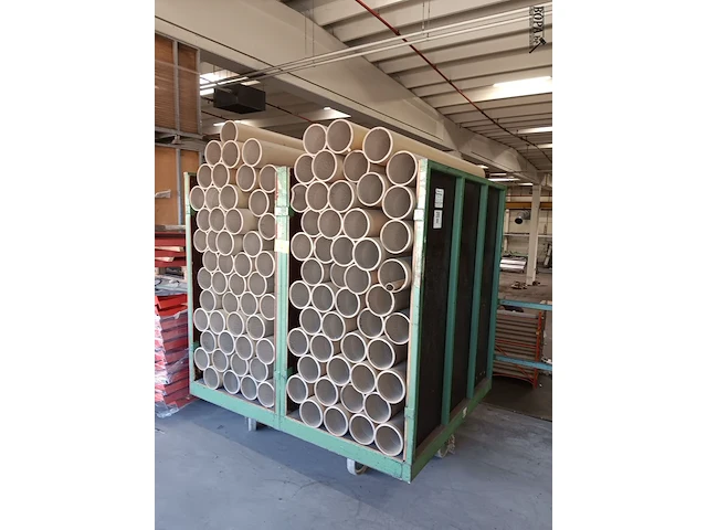 Lot 682 - karren met kartonnen kokers. 2 stuks - afbeelding 2 van  2