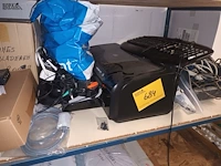 Lot 684 - computermateriaal en kabels - afbeelding 1 van  4