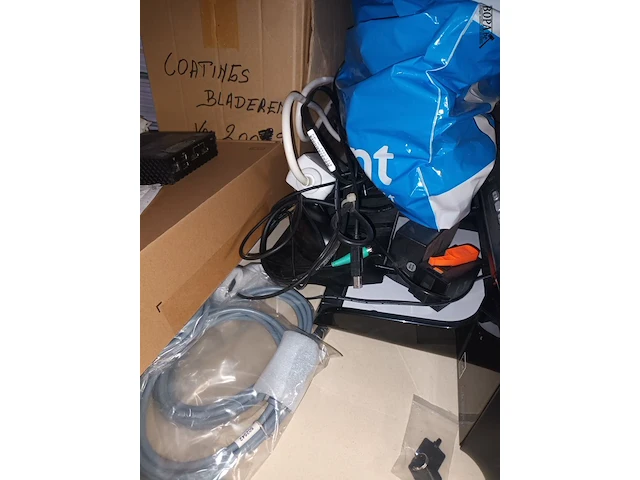 Lot 684 - computermateriaal en kabels - afbeelding 2 van  4
