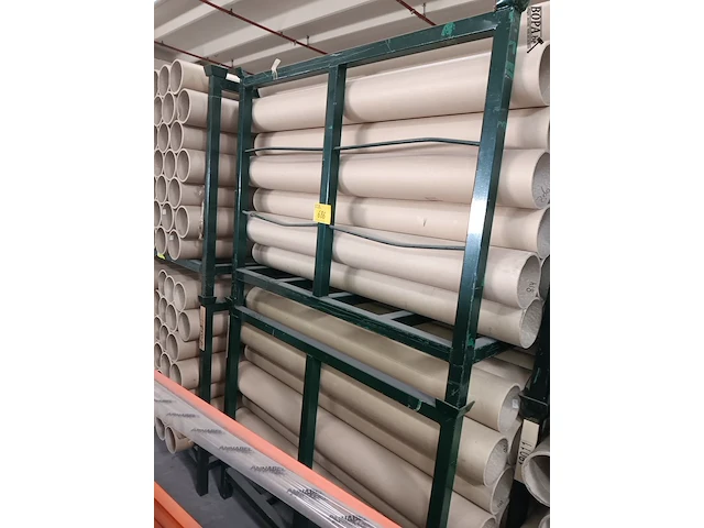 Lot 686 - stapelbak met kartonnen kokers. 6 stuks - afbeelding 1 van  2