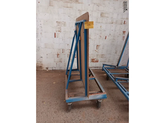 Lot 686 - transportkar voor platen - afbeelding 1 van  3