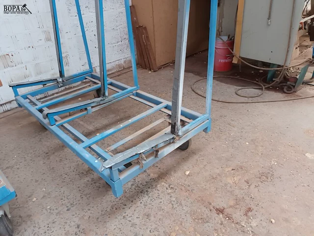 Lot 687 - transportkar voor platen - afbeelding 2 van  3