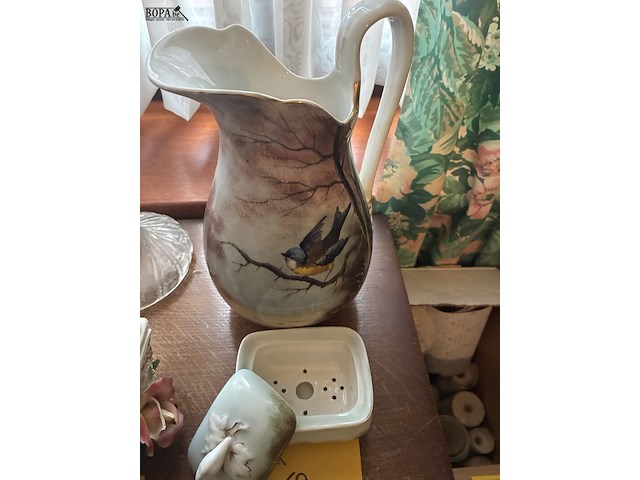 Lot 69 - antieken lampetkan met doosje, 2 stuks - afbeelding 2 van  4