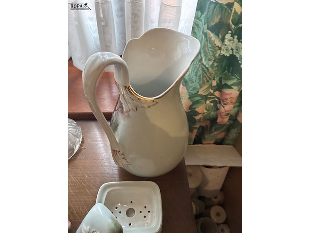 Lot 69 - antieken lampetkan met doosje, 2 stuks - afbeelding 3 van  4