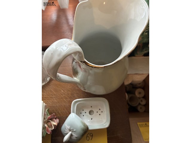 Lot 69 - antieken lampetkan met doosje, 2 stuks - afbeelding 4 van  4