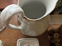 Lot 69 - antieken lampetkan met doosje, 2 stuks - afbeelding 4 van  4