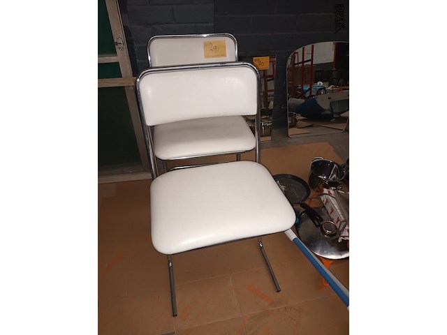 Lot 69 - eetkamerstoel. 2 stuks - afbeelding 2 van  3