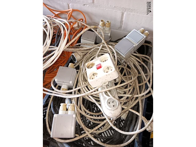 Lot 69 - elektriciteitsmateriaal - afbeelding 2 van  2