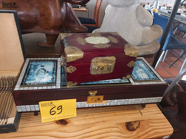 Lot 69 - juwelenkistjes. 2 stuks - afbeelding 1 van  6