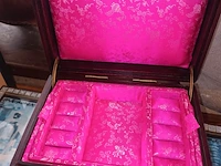 Lot 69 - juwelenkistjes. 2 stuks - afbeelding 4 van  6