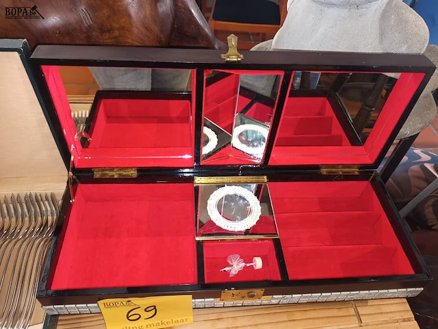 Lot 69 - juwelenkistjes. 2 stuks - afbeelding 6 van  6