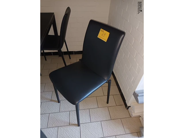 Lot 69 - keukenstoelen. 4 stuks - afbeelding 1 van  3