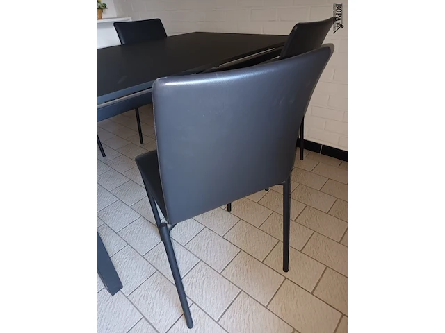 Lot 69 - keukenstoelen. 4 stuks - afbeelding 3 van  3