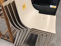 Lot 69 - pvc stoel driade store by starck. 4 stuks - afbeelding 2 van  4