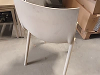 Lot 69 - pvc stoel driade store by starck. 4 stuks - afbeelding 3 van  4