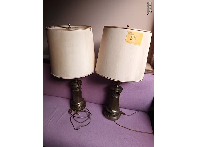 Lot 69 - tafellamp. 2 stuks - afbeelding 1 van  4