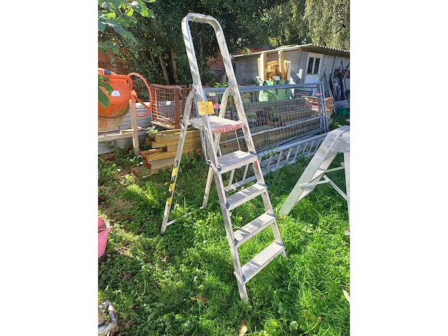 Lot 69 - trapladder altrex - afbeelding 1 van  3