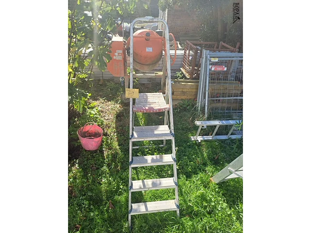 Lot 69 - trapladder altrex - afbeelding 2 van  3