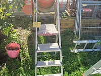Lot 69 - trapladder altrex - afbeelding 2 van  3
